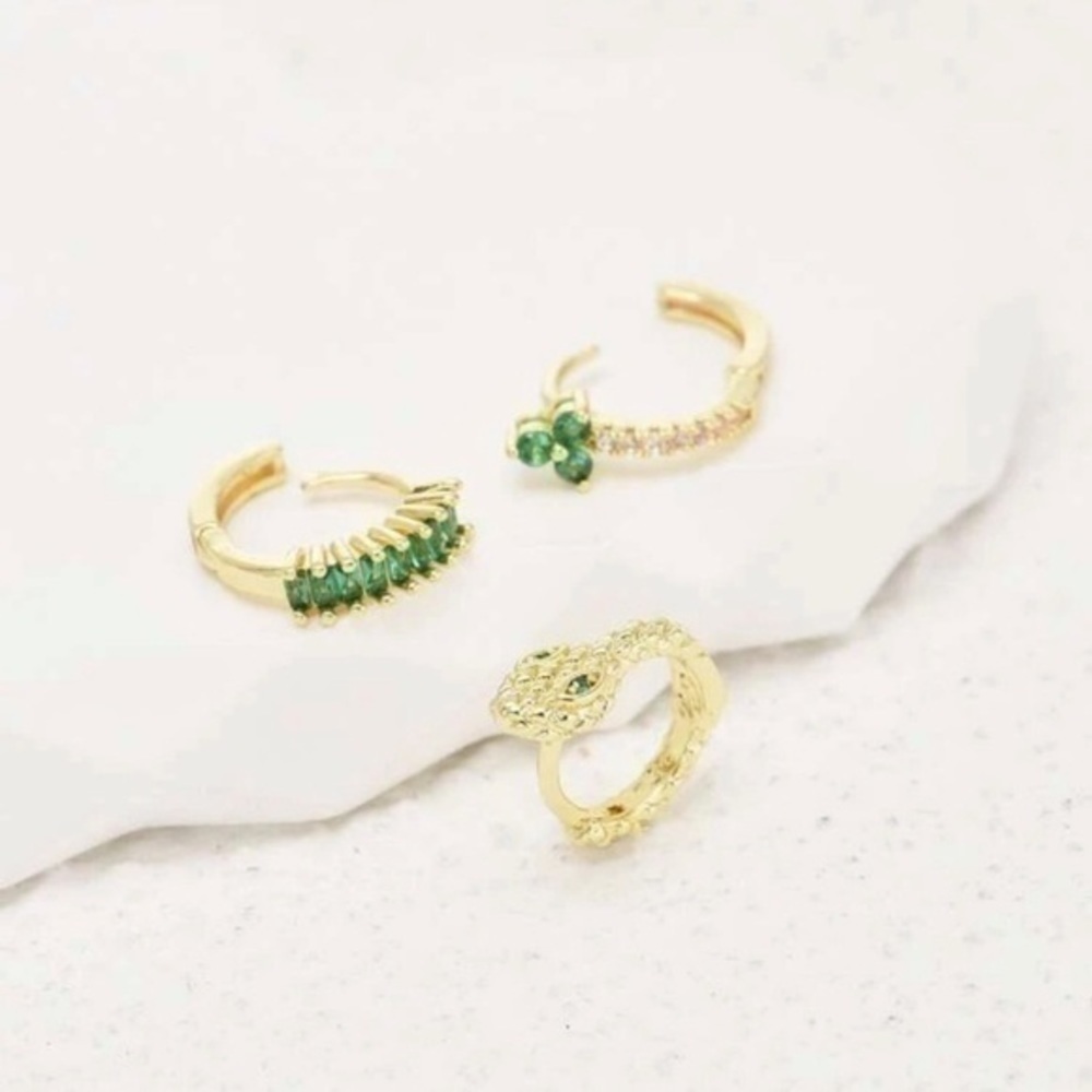 Green emerald and gold small hoop earring set - Picture 2 of 3